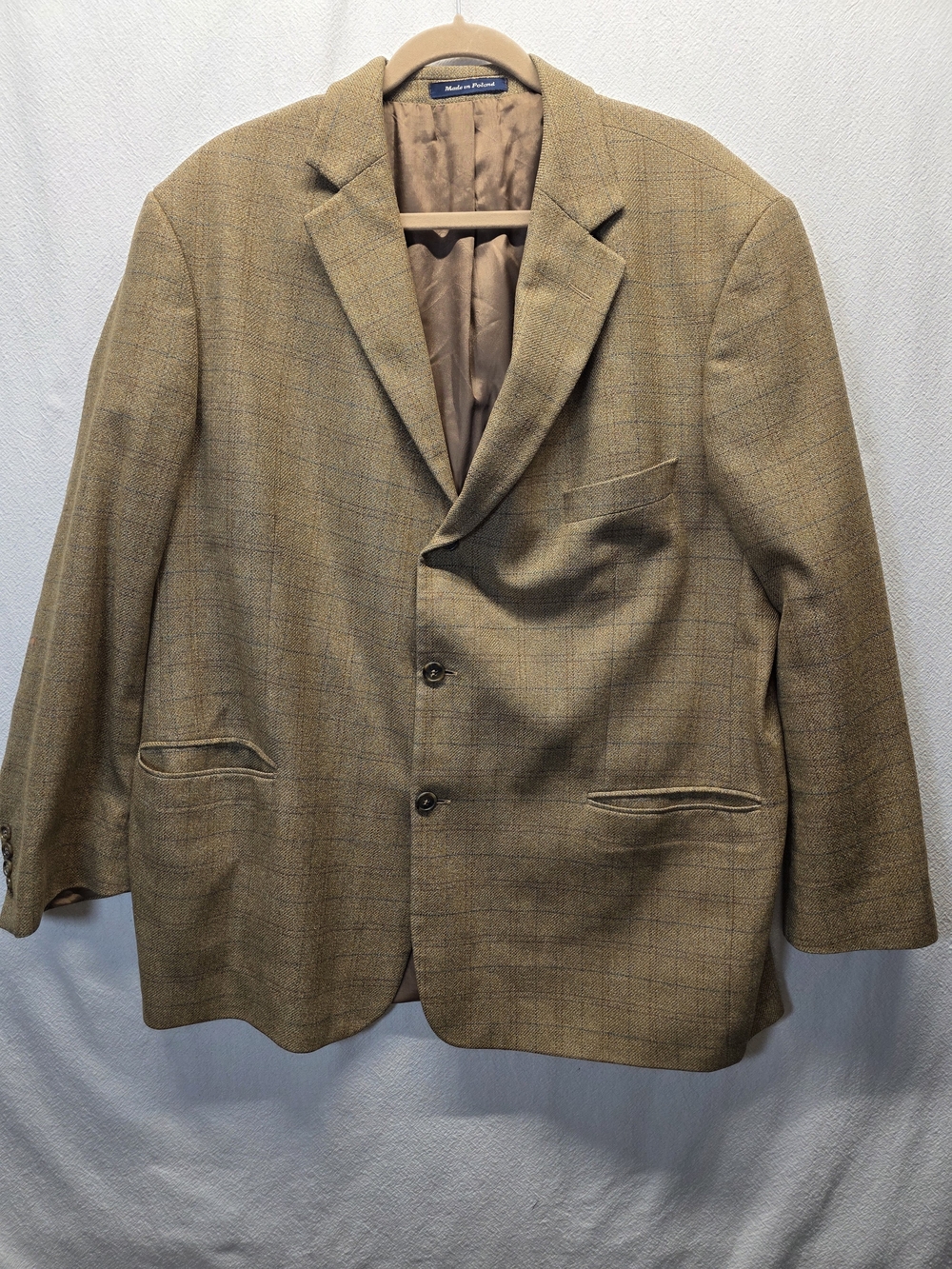 52%silk 48%wool classic brown sport coat featuring a windowpane plaid pattern